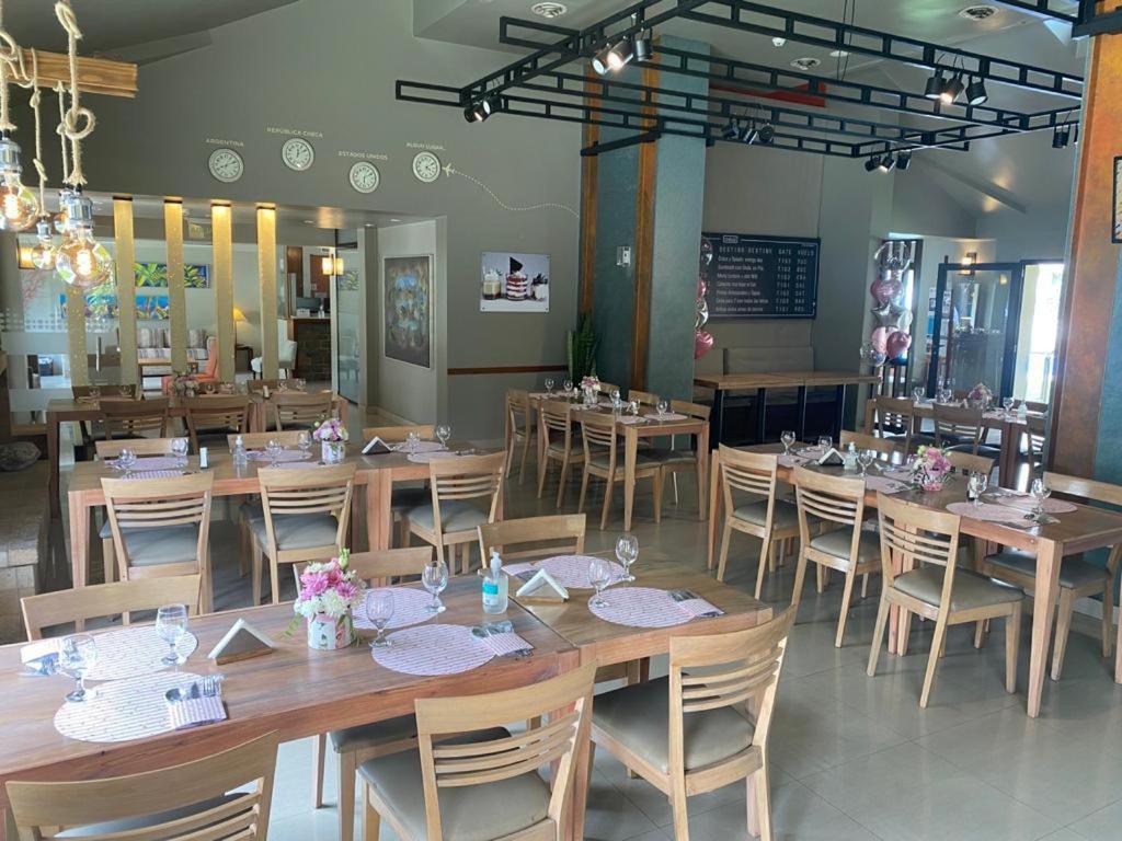 Howard Johnson Hotel Yerba Buena Ngoại thất bức ảnh
