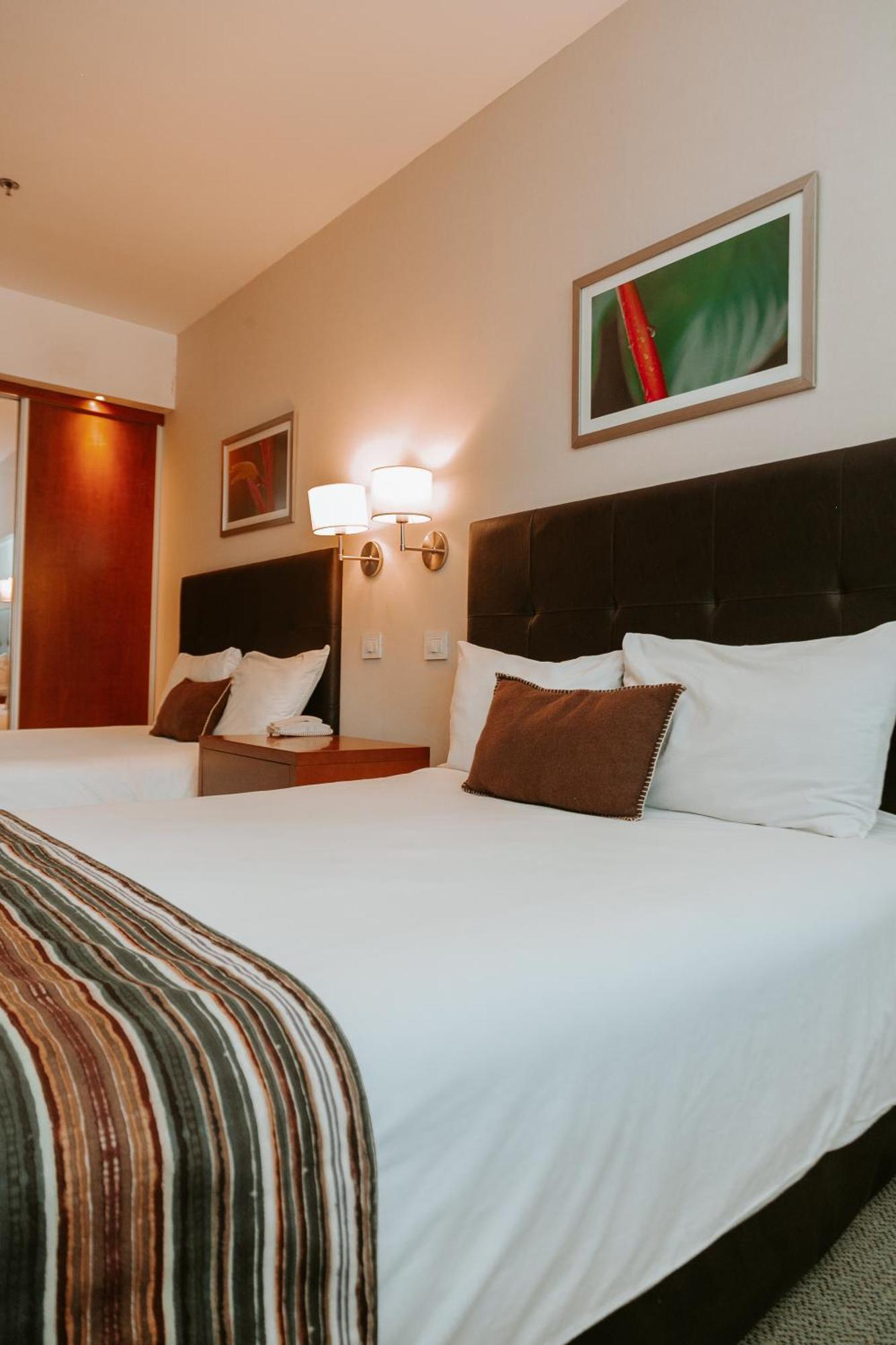 Howard Johnson Hotel Yerba Buena Ngoại thất bức ảnh