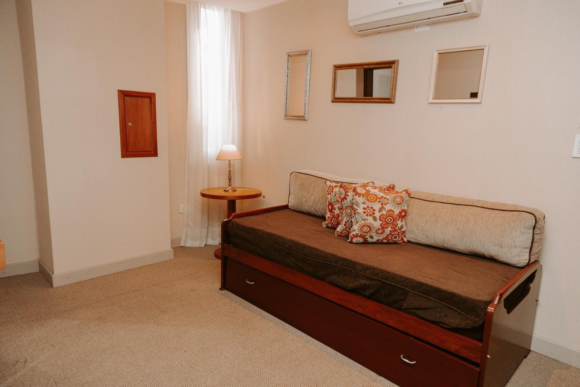 Howard Johnson Hotel Yerba Buena Ngoại thất bức ảnh